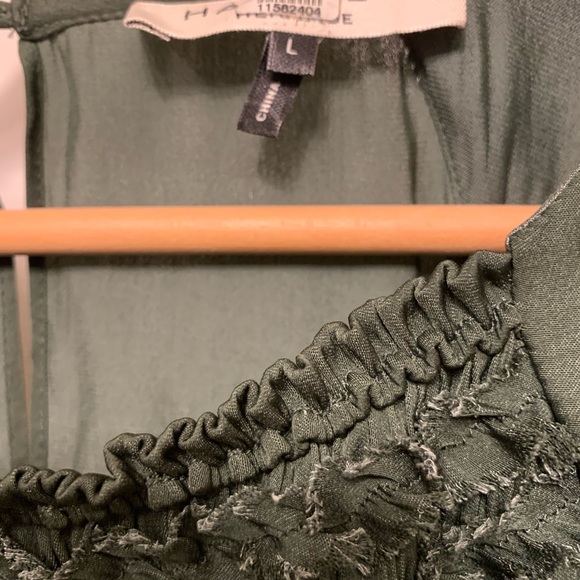 π¦πΏ Flutter into Fashion! Halston Heritage Green Blouse - Size L πΏπ¦ - Picture 13 of 15